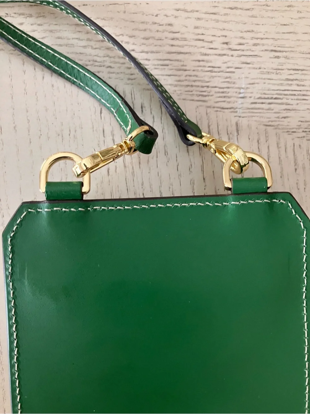 Sid Mashburn Green Leather Crossbody Phone Bag | Modern - Quiet Luxury
